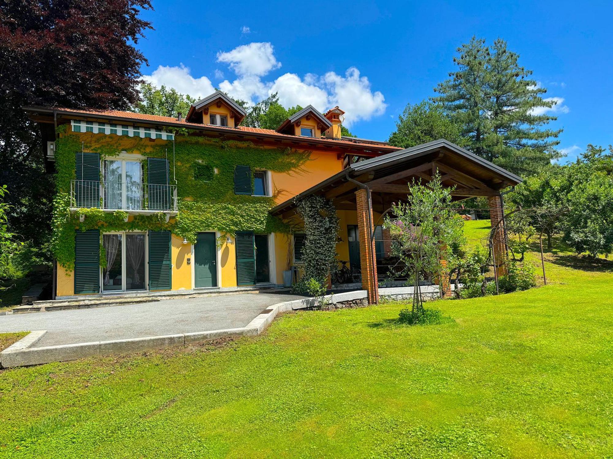 The Comfortable House With Big Pool In The Center Of Mergozzo Exterior photo